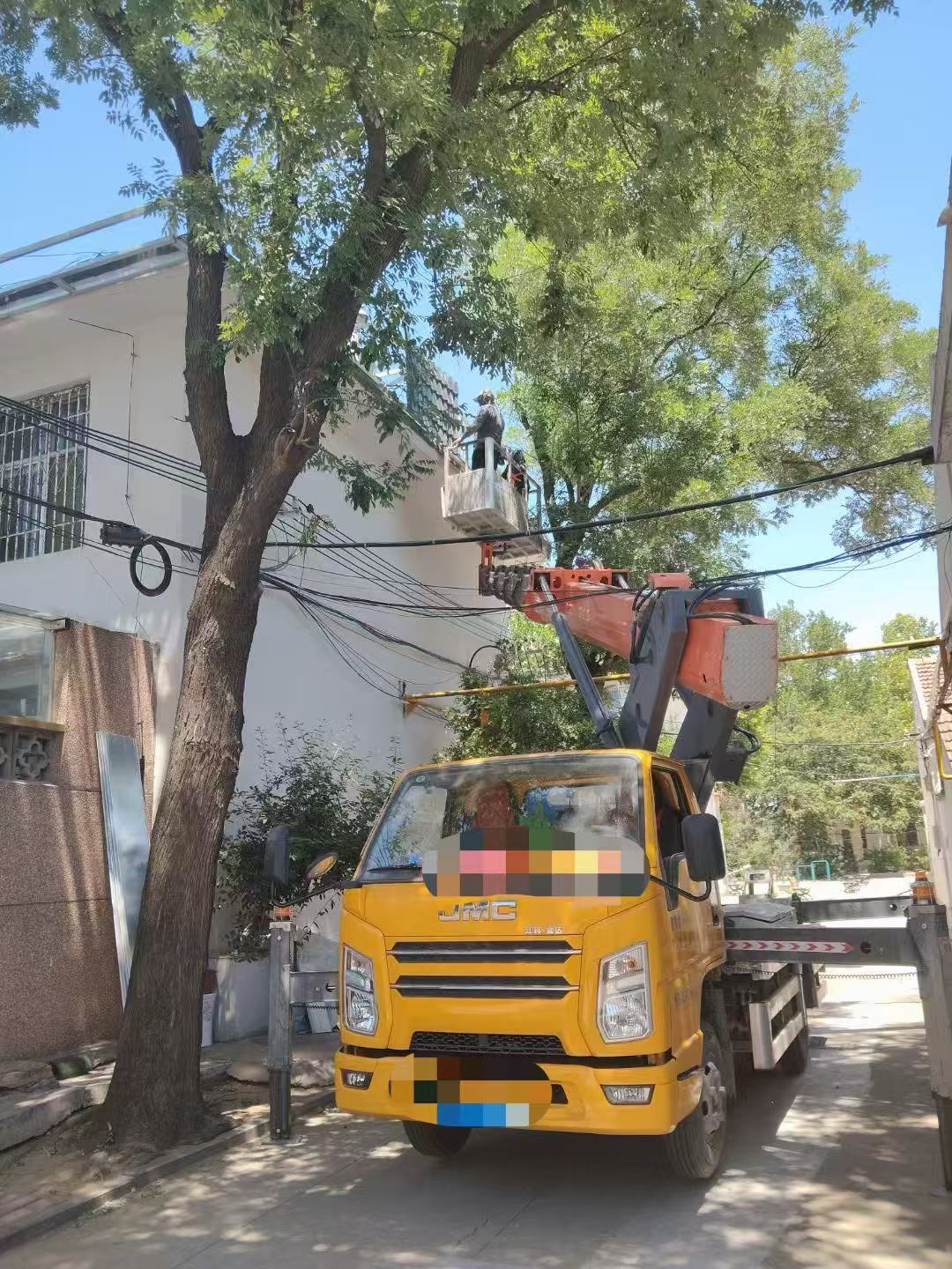 兰坪高空作业车能吊装重物吗？最大承载多少公斤？