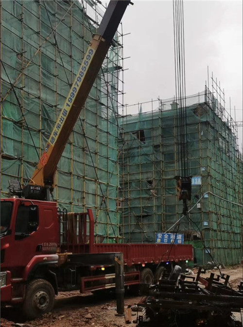 兰坪“慢工细活”—— 吊车的 “微动控制” 技术