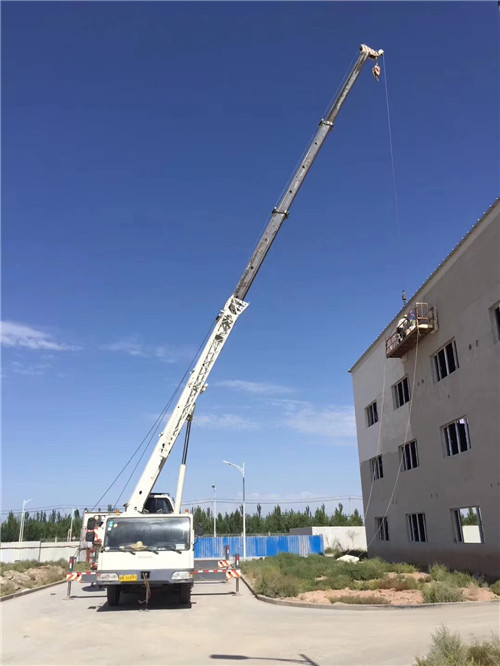 兰坪“轻装强干”—— 吊车的 “轻量化臂架” 技术